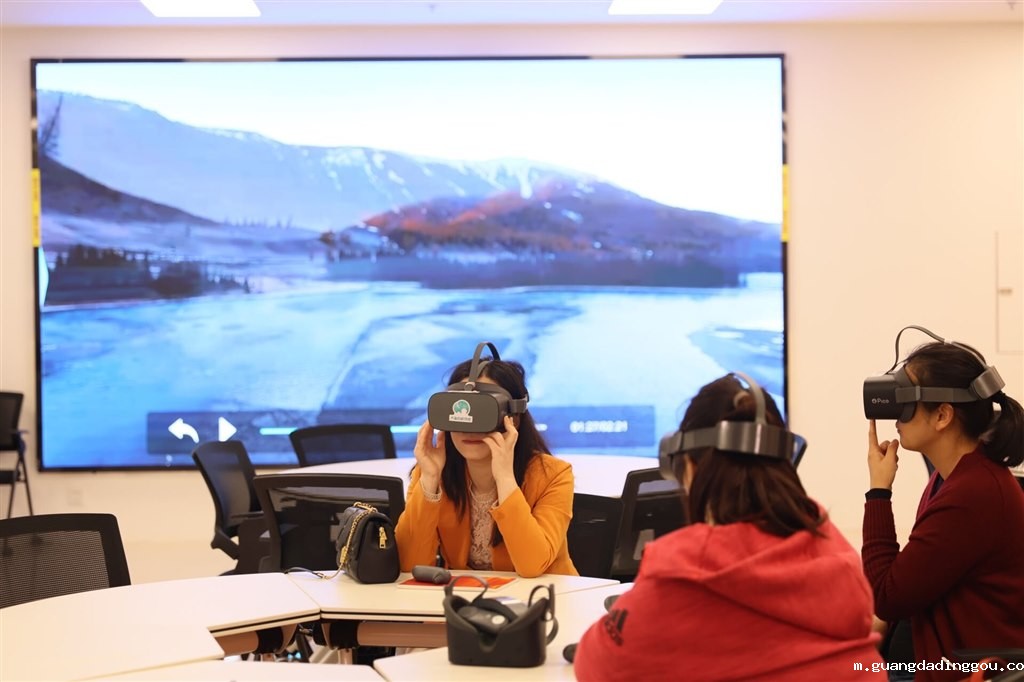 4、“VR”教学中心体验了沉浸式和交互式思政教学.jpg